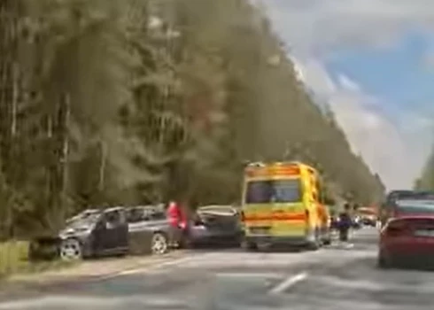 Avārijas vieta uz Ventspils šosejas (ekrānuzņēmums no video)