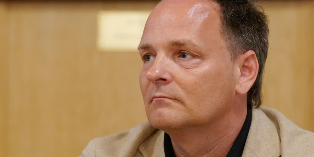 14. maijā no amata atstādinātais Valsts kancelejas direktors Raivis Kronbergs bija aizturēts "kokrūpnieku lietas" izmeklēšanas gaitā.