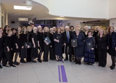 Stradiņa slimnīca godina labākās māsas un vecmātes, suminātāju skaitā Maestro Raimonds Pauls