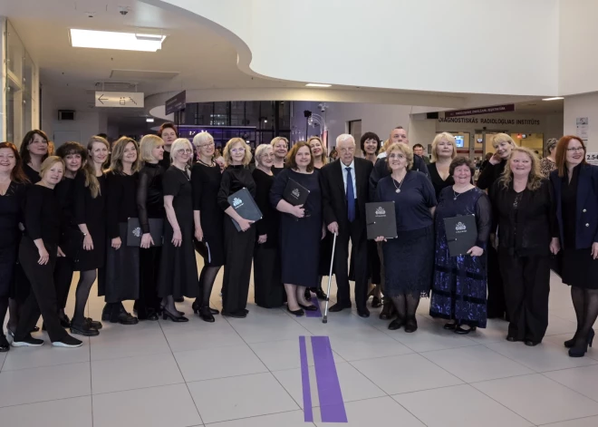 Stradiņa slimnīca godina labākās māsas un vecmātes, suminātāju skaitā Maestro Raimonds Pauls