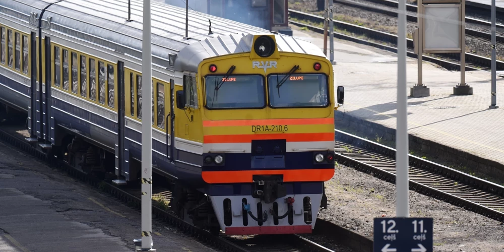 Vilciens Rīgas Centrālajā dzelzceļa stacijā.