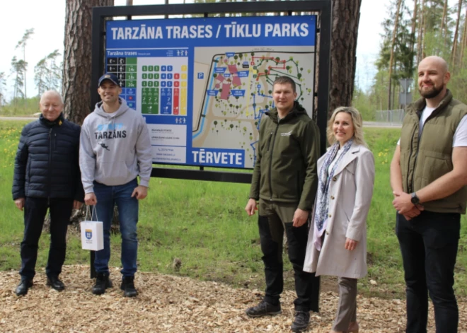 Tērvetē atklāts atjaunotais Tarzāna trases tīklu parks