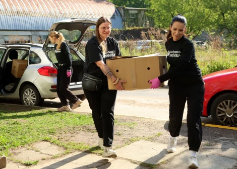 Latvijā notikusi līdz šim lielākā sprostu vistu glābšanas akcija  