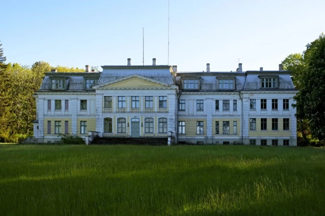 Pirms 72 gadiem par padomju kara lidotāju mērķi bija kļuvusi Lielauces muiža, kurā atradās skola.