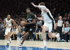 "Spurs" aizsūta Edvardsu un "Timberwolves" atvaļinājumā; "Pistons" panāk izšķirošo spēli