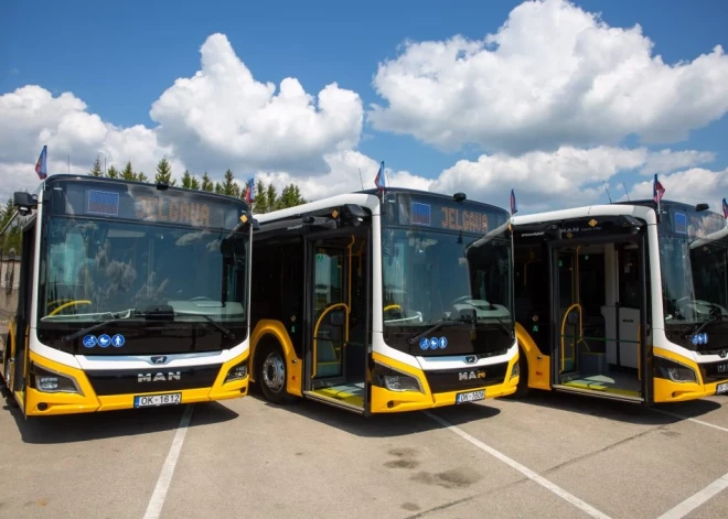 Jelgavas autobusu parks iegādājies 10 jaunus dīzeļa-hibrīda autobusus, kas jau no 16. maijā sāks nodrošina pasažieru pārvadājumus pilsētā.