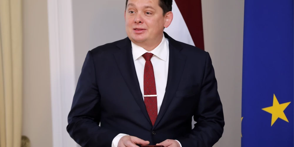 13. Saeimas deputāts Artuss Kaimiņš Rīgas pilī, kur saņem Valsts prezidenta medaļas par darbu 13. Saeimā. 2022. gada 31. oktobris.