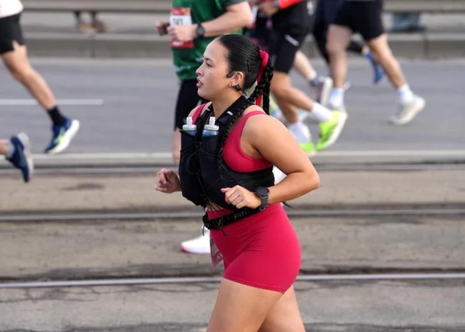 Rīgas ielās devušies tūkstošiem maratonistu, aizsākot maratona galveno un dalībniekiem piepildītāko dienu.