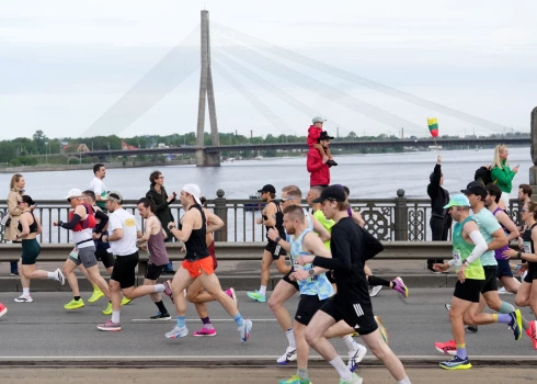 "Rimi" Rīgas maratona 21 kilometra distances dalībnieki trasē.