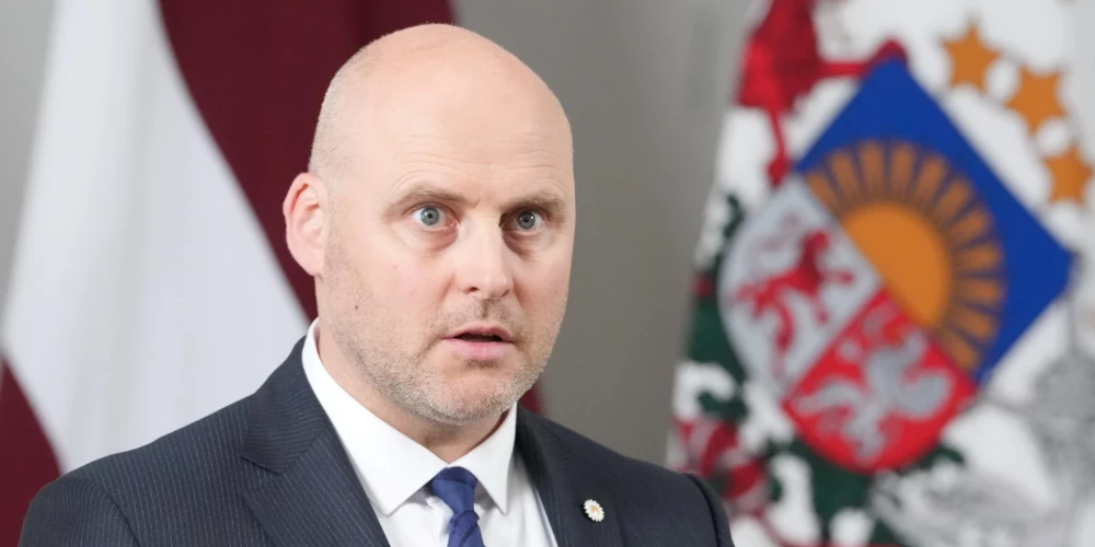 Andris Kulbergs pēc konsultācijām ar Valsts prezidentu  par jaunas valdības izveidi.