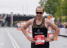 Rīgas maratonā triumfē Āfrikas skrējēji, par Latvijas čempioniem kļūst Bērziņš un Kļučņika