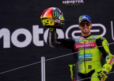 Di Džannantonio uzvar haotiskā Katalonijas “MotoGP” posmā