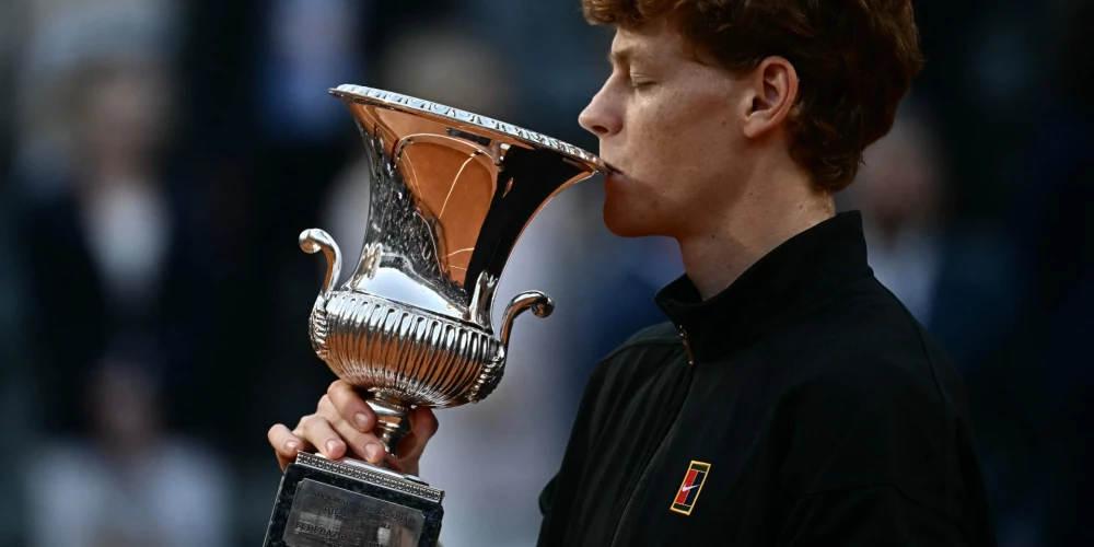 Siners triumfē Romā un pārraksta Itālijas tenisa vēsturi.