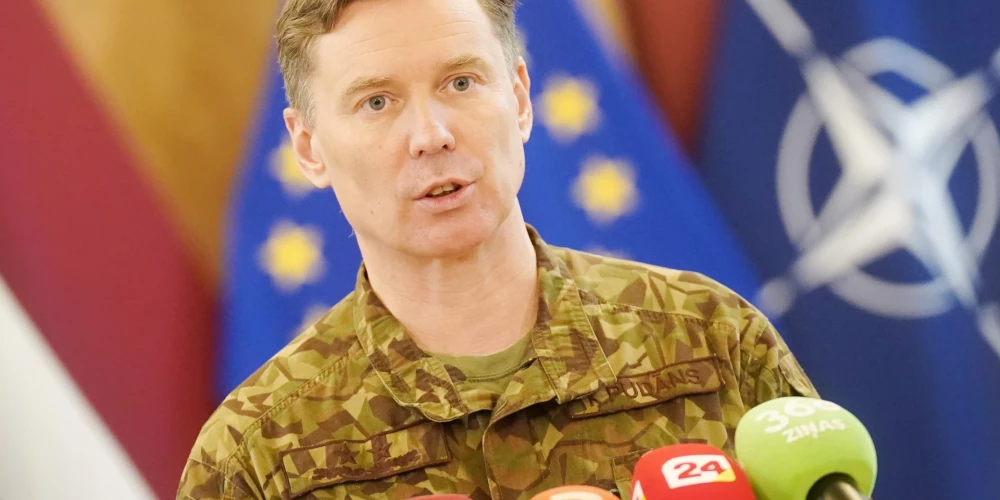 Nacionālo bruņoto spēku komandieris ģenerālmajors Kaspars Pudāns.