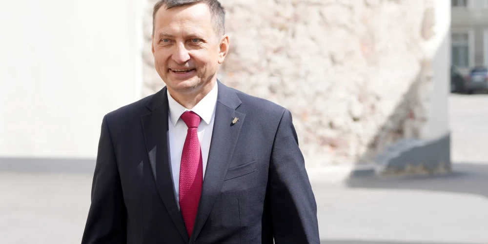  Zaļo un zemnieku savienība uz valdības veidošanas sarunām neplāno doties bez no zemkopības ministra amata atlaistā Armanda Krauzes. 