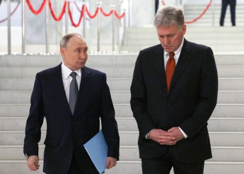 Vladimirs Putins un Dmitrijs Peskovs.