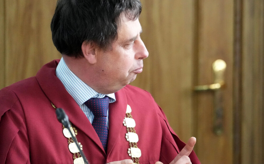 Augstākās tiesas senators Intars Bisters dzeršanas dēļ “pakāš” vairāk nekā 15 tūkstošus un zaudē tiesā