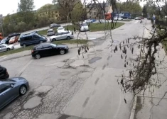 Vairāk nekā 200 pārkāpumu divās nedēļās: policija fiksē būtiskus satiksmes pārkāpumus vienā no Rīgas ielām