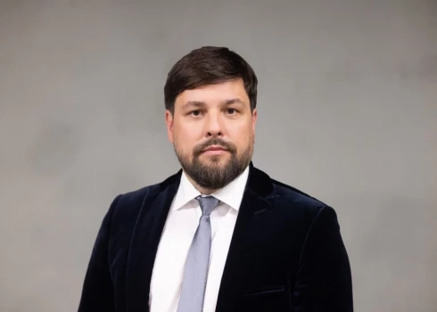 Šrāders uzskata, ka jaunajā darbā īpaša uzmanība būtu pievēršama tehnoloģiskajām un inženiertehniskajām programmām, kas sasaistītas ar Liepājas stratēģisko attīstību, piemēram, ostas infrastruktūras modernizāciju un tās pielāgošanu NATO un plašāku sabiedroto mobilitātes, loģistikas un drošības prasībām.