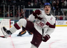 Revanšēties par zaudējumu pirms gada: Latvijas hokeja izlasei vēl viena svarīga spēle pasaules čempionātā
