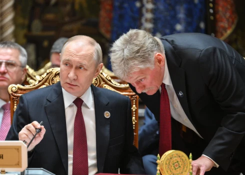 Владимир Путин и Дмитрий Песков.