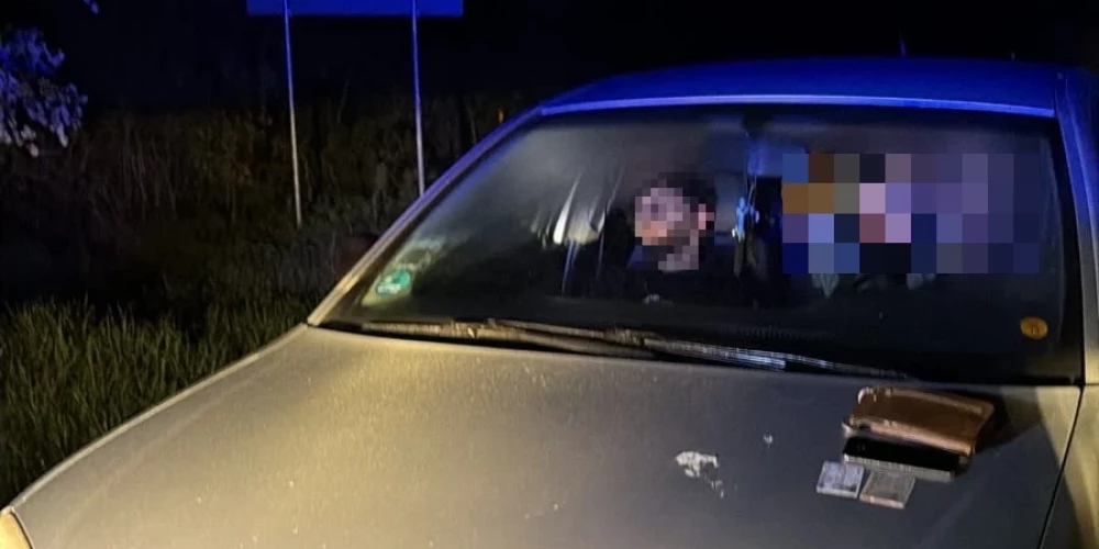  Aizturēti divi nelikumīgi valsts robežu šķērsojušu personu pārvadātāji.