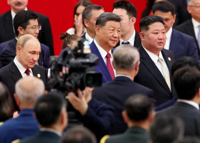 Uzreiz pēc Trampa vizītes Ķīnā Putins ieradies Pekinā ar milzu svītu un lieliem plāniem