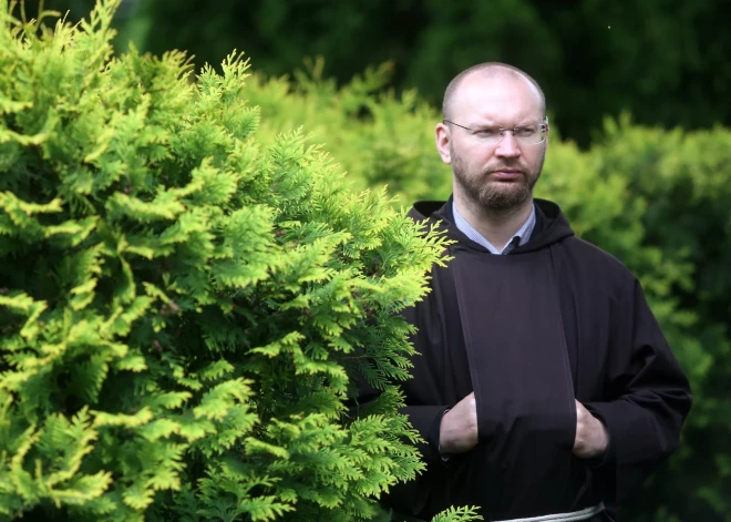 Cietušā puse pārsūdz  spriedumu prāvesta Damberga lietā par bērna seksuālu izmantošanu