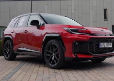 Cik maksā un kā brauc jaunā Toyota RAV4 GR Sport?