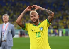 Brazīlijas futbola izlasē uz Pasaules kausu atgriežas uzbrucējs Neimars