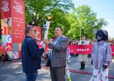 Latvijas Jaunatnes Olimpiādes lāpas Rīgas maratonā.
