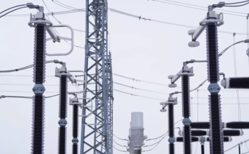 Vienlaikus ar gaisa trauksmi  iedzīvotāji paliek bez elektrības. Skaidro, vai noticis mērķtiecīgs uzbrukums