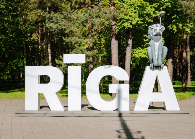 "Straume" tēli uz Rīgas burtiem.