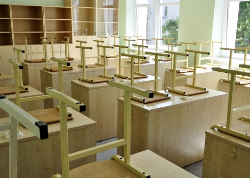 Latviešu valodas eksāmens iespējama gaisa telpas apdraudējuma dēļ tika pārtraukts desmit pašvaldībās.