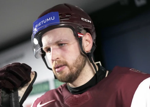 Latvijas hokeja izlases uzbrucējs Oskars Batņa. 