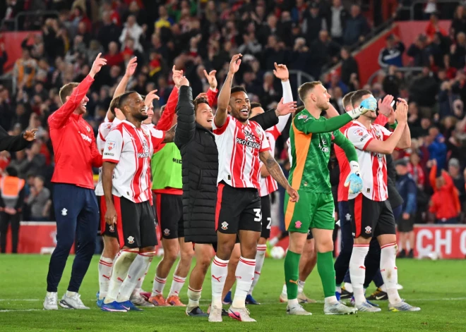 Pretiniekus spiegojošā "Southampton" paliek bez pārspēlēm par vietu premjerlīgā