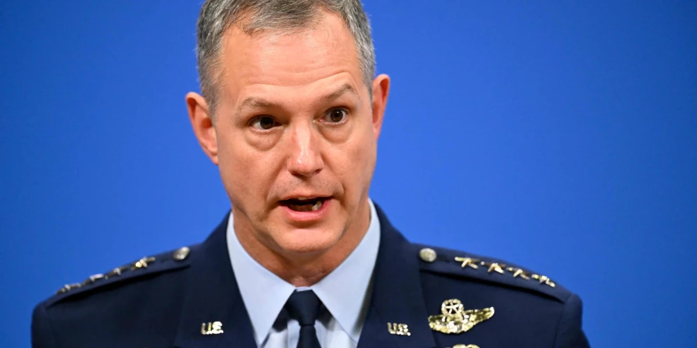  NATO spēku komandieris Eiropā ASV ģenerālis Aleksuss Grinkevičs. 