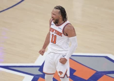 Ņujorkas "Knicks" brīnumaini atspēlējas un izcīna pirmo uzvaru NBA konferences finālā