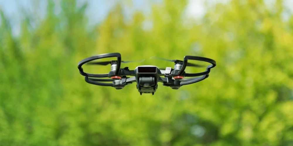 Lietuvā pie Baltkrievijas robežas izsludināta trauksme saistībā ar radaru fiksētu dronu signālu.