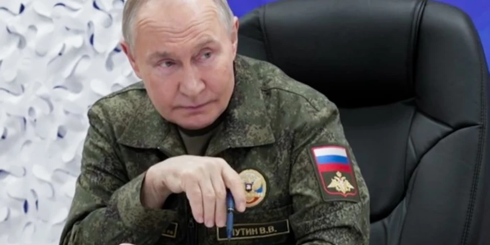 Krievijas diktators Vladimirs Putins saņēmis oficiālu atļauju izlemt pēc sava ieskata sūtīt krievu armiju uz jebkuru valsti savu pilsoņu "aizsardzībai".