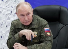 Krievija oficiāli atļauj Putinam sūtīt armiju savu pilsoņu aizsardzībai ārzemēs