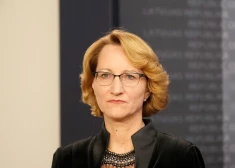 Aizdomās par valsts naudas izšķērdēšanu izglītības ministre vēršas policijā un prokuratūrā