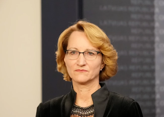 Aizdomās par valsts naudas izšķērdēšanu izglītības ministre vēršas policijā un prokuratūrā