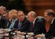Spēcīgs signāls? Vakariņu laikā Ķīnā Putinam tiek atskaņots "Gulbju ezers"