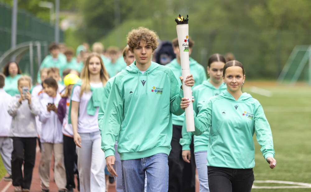 Latvijas Jaunatnes X Olimpiādes lāpas ceļojums: sporta gars un jauniešu enerģija piepilda Pierīgu