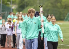 Latvijas Jaunatnes X Olimpiādes lāpas ceļojums: sporta gars un jauniešu enerģija piepilda Pierīgu
