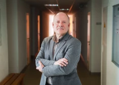 Kas padara apģērbu drošu pret sauli? Profesors atklāj, kāpēc tas ir svarīgi