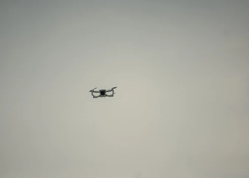 Pēc dronu incidentiem Eiropas Parlaments aicina stiprināt Baltijas gaisa telpas uzraudzību.