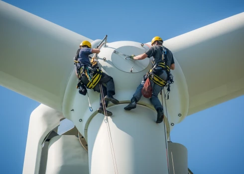 В ответ на обеспокоенность людей из-за контроля за ветряными турбинами ответственные органы взялись за устранение пробелов в законодательстве.