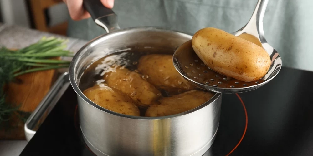 Mazākas cukura svārstības ir arī tad, ja produkts ir atdzesēts un pēc tam uzsildīts vēlreiz, piemēram, iepriekšējā dienā ar mizu vārīti kartupeļi, ko notīri un uzsildi. Līdzīgi ir ar rīsiem un citiem pilngraudu produktiem.